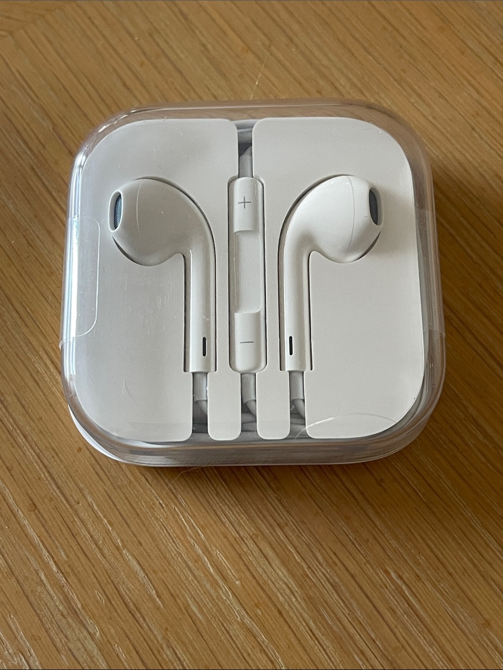 APPLE White Wired Earbuds NEW